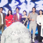 进娱乐圈吃瓜却红了